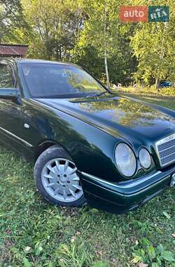 Седан Mercedes-Benz E-Class 1997 в Черновцах