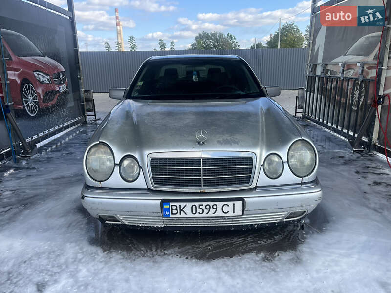 Седан Mercedes-Benz E-Class 1999 в 