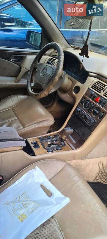 Седан Mercedes-Benz E-Class 1999 в Львове