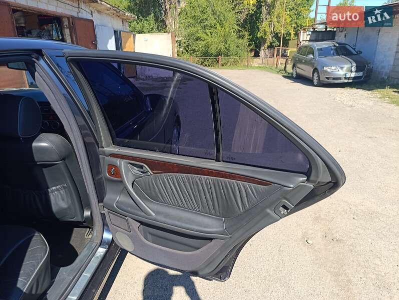 Седан Mercedes-Benz E-Class 1999 в Кривому Розі