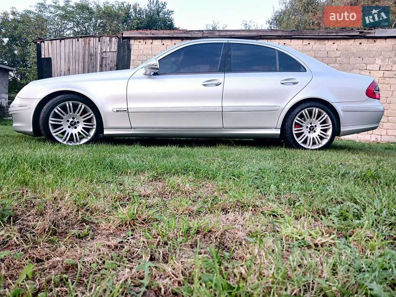 Седан Mercedes-Benz E-Class 2008 в Львове