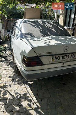 Седан Mercedes-Benz E-Class 1986 в 