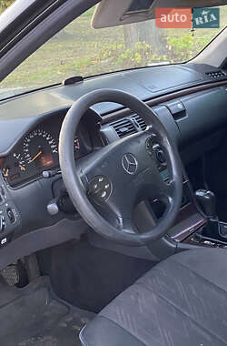 Седан Mercedes-Benz E-Class 2000 в 