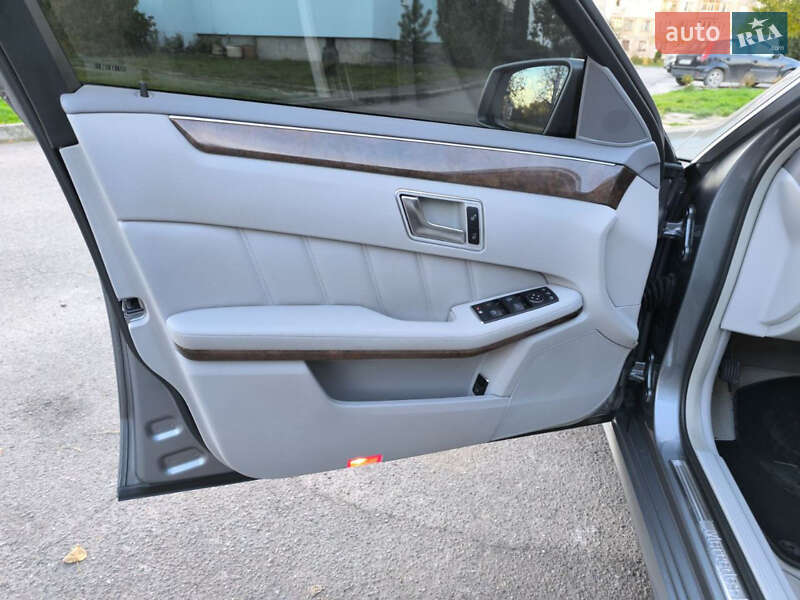 Седан Mercedes-Benz E-Class 2012 в Калуше
