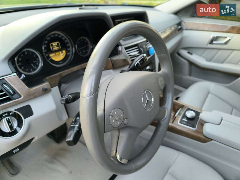 Седан Mercedes-Benz E-Class 2012 в Калуше