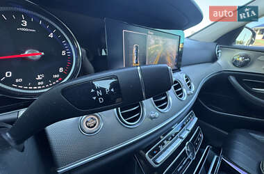 Седан Mercedes-Benz E-Class 2017 в 