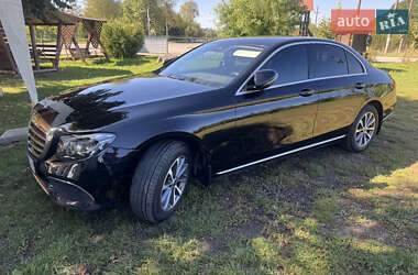 Седан Mercedes-Benz E-Class 2017 в 