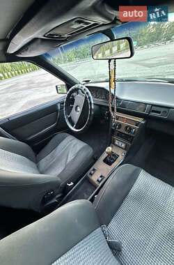 Седан Mercedes-Benz E-Class 1988 в 
