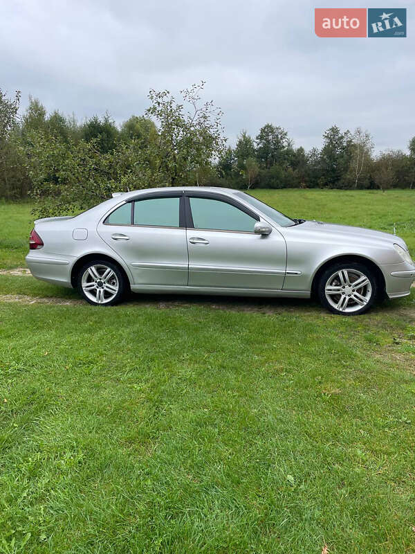 Седан Mercedes-Benz E-Class 2003 в Яворове