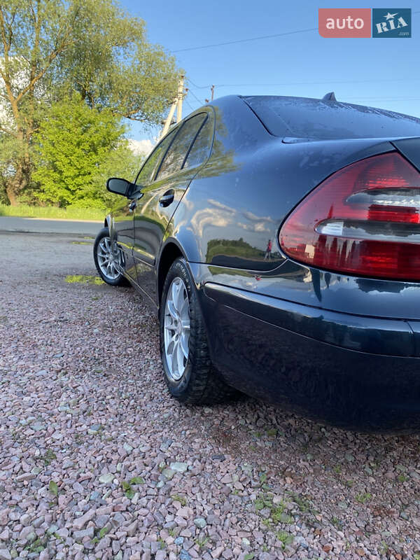 Седан Mercedes-Benz E-Class 2004 в Самборе