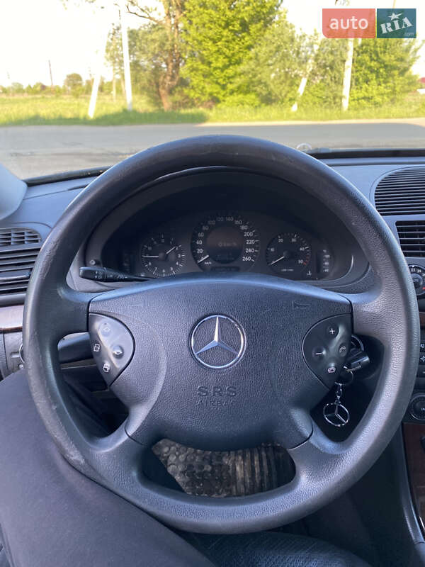 Седан Mercedes-Benz E-Class 2004 в Самборе
