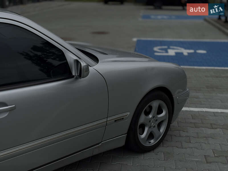 Седан Mercedes-Benz E-Class 1999 в Вараше