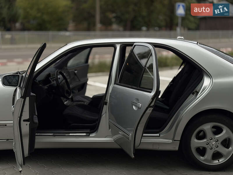 Седан Mercedes-Benz E-Class 1999 в Вараше