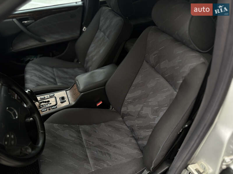 Седан Mercedes-Benz E-Class 1999 в Вараше