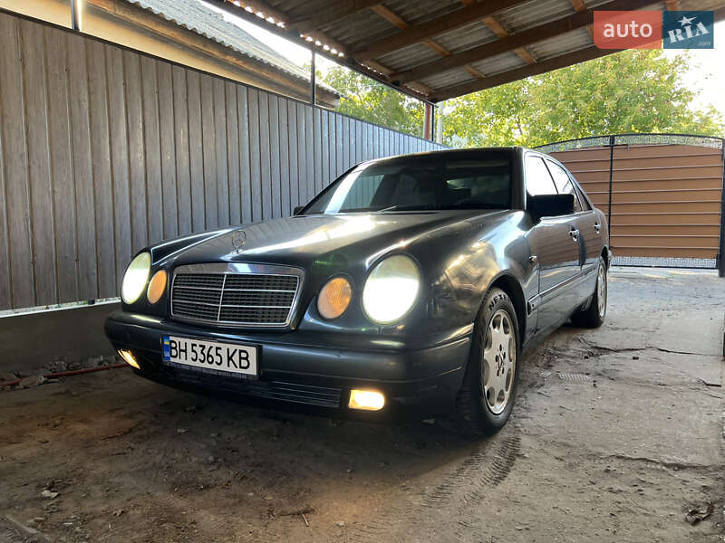 Седан Mercedes-Benz E-Class 1996 в Измаиле