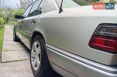 Седан Mercedes-Benz E-Class 1995 в 