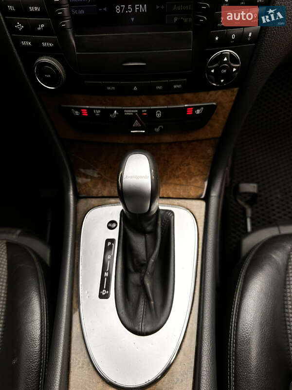 Седан Mercedes-Benz E-Class 2003 в Дубно фото 36 Седан Mercedes-Benz E-Class 2003 в Дубно