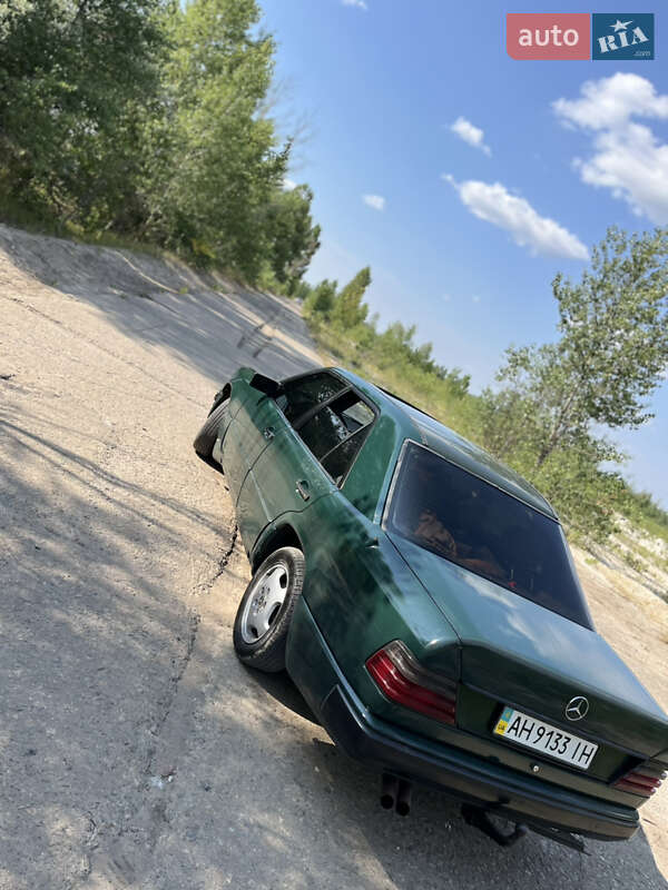 Седан Mercedes-Benz E-Class 1990 в Харькове