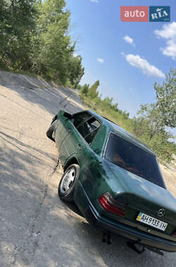 Седан Mercedes-Benz E-Class 1990 в 