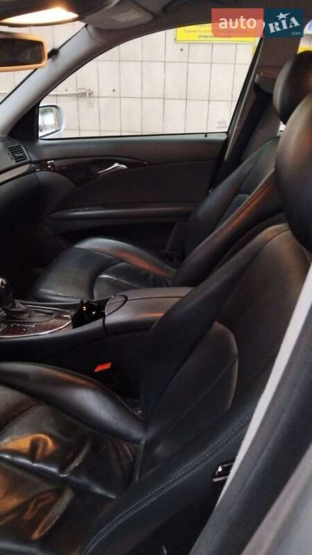 Седан Mercedes-Benz E-Class 2005 в Ровно