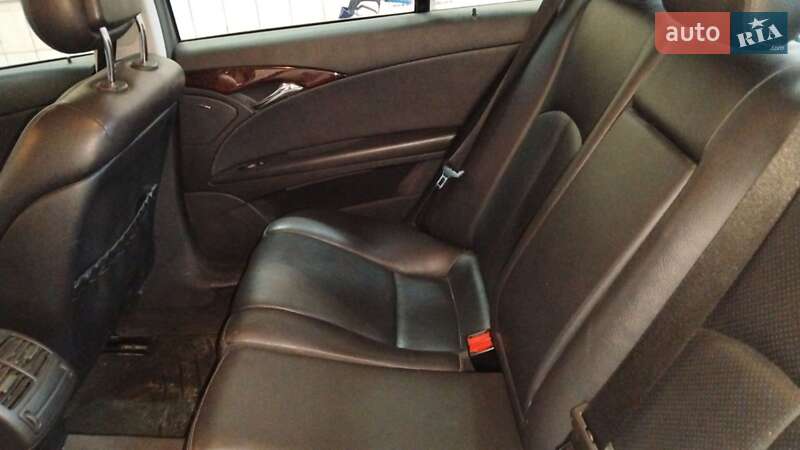Седан Mercedes-Benz E-Class 2005 в Ровно