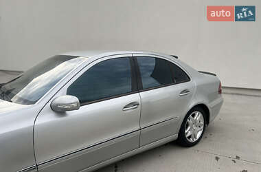 Седан Mercedes-Benz E-Class 2002 в  фото 12 Седан Mercedes-Benz E-Class 2002 в