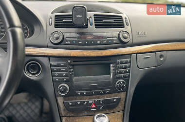 Седан Mercedes-Benz E-Class 2002 в  фото 24 Седан Mercedes-Benz E-Class 2002 в