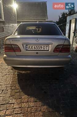 Седан Mercedes-Benz E-Class 2001 в 