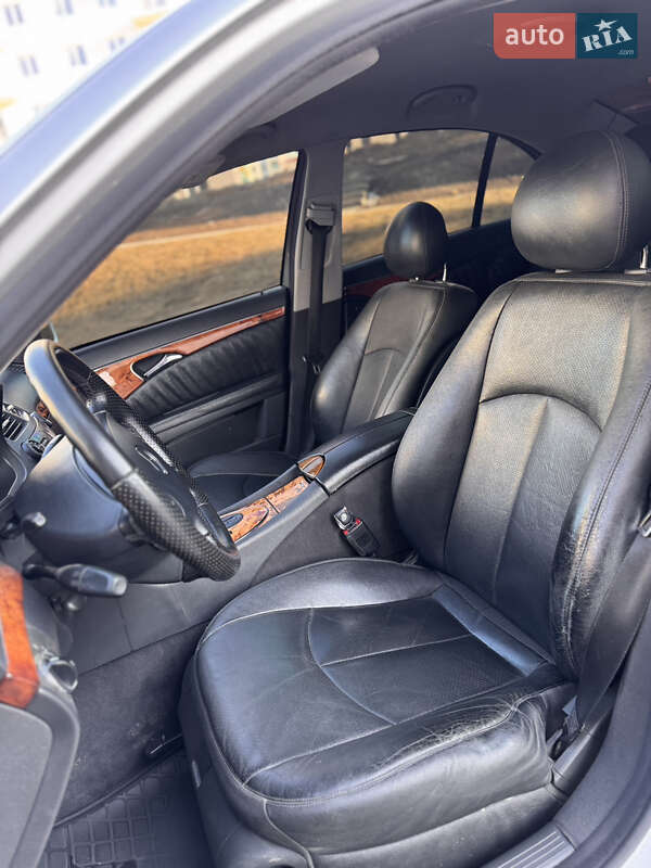 Седан Mercedes-Benz E-Class 2004 в Ивано-Франковске