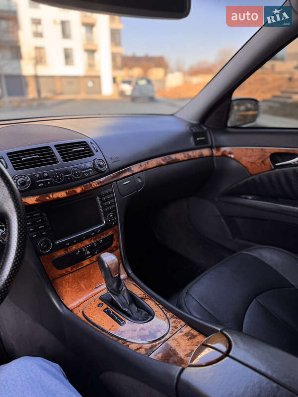 Седан Mercedes-Benz E-Class 2004 в Ивано-Франковске