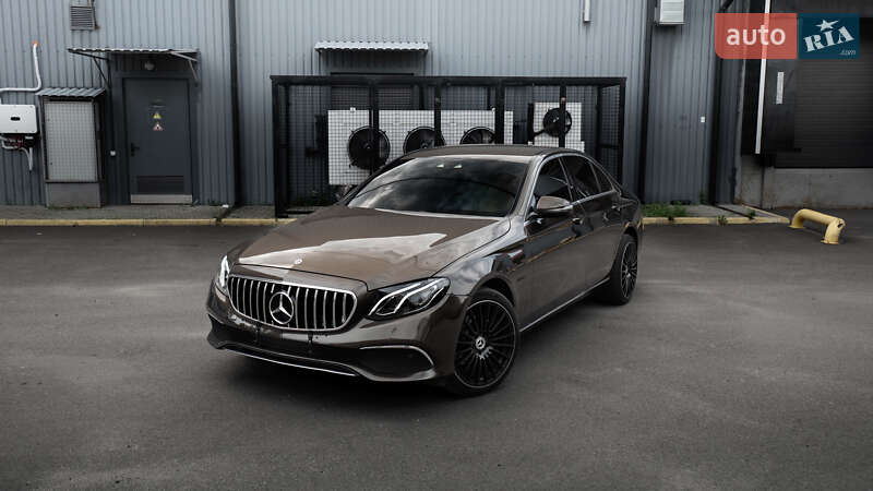 Седан Mercedes-Benz E-Class 2016 в 