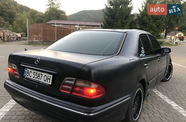 Седан Mercedes-Benz E-Class 2000 в 