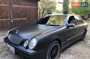 Седан Mercedes-Benz E-Class 2000 в 