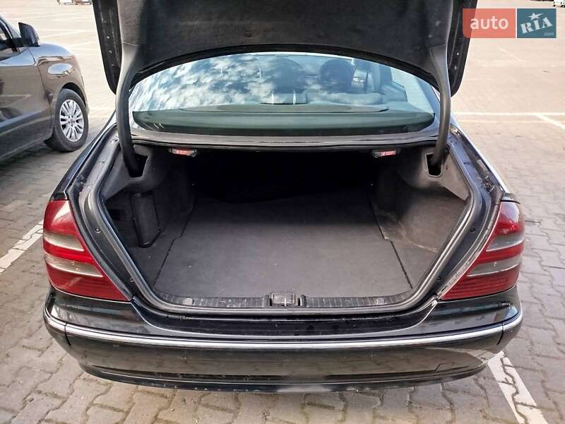 Седан Mercedes-Benz E-Class 2002 в Черновцах