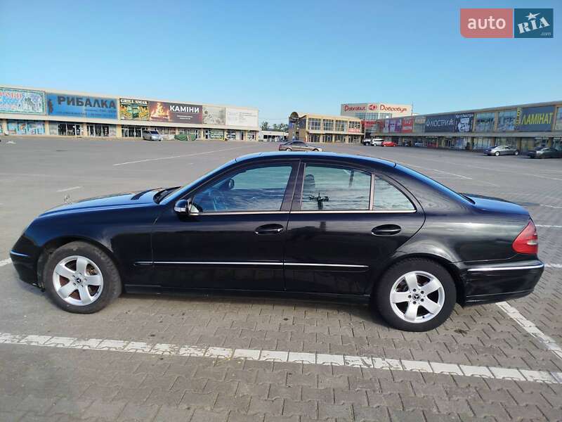 Седан Mercedes-Benz E-Class 2002 в Черновцах