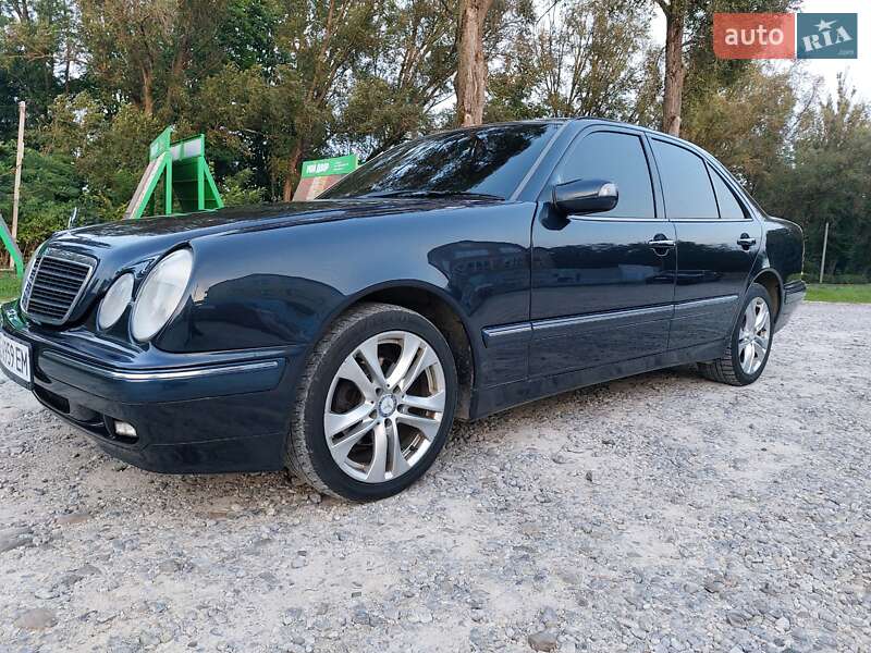 Седан Mercedes-Benz E-Class 2001 в Кицмани