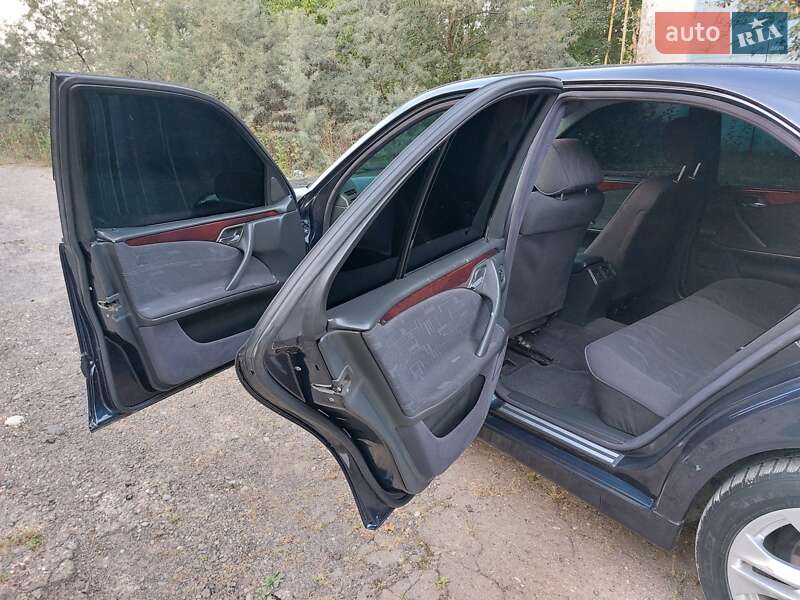 Седан Mercedes-Benz E-Class 2001 в Кицмани