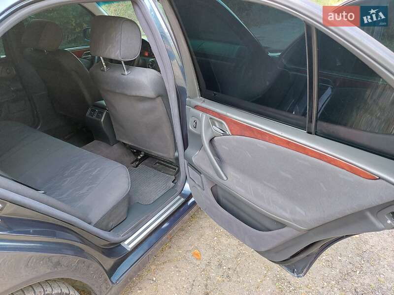 Седан Mercedes-Benz E-Class 2001 в Кицмани