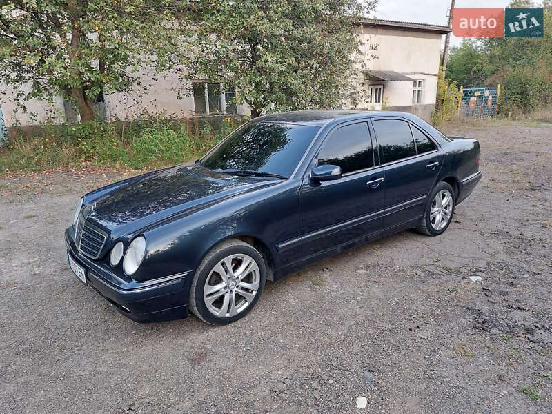 Седан Mercedes-Benz E-Class 2001 в Кицмани