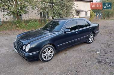 Седан Mercedes-Benz E-Class 2001 в 