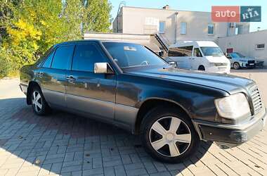 Седан Mercedes-Benz E-Class 1992 в 