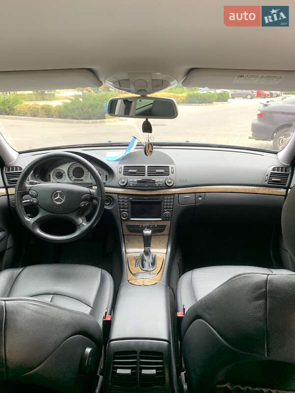 Седан Mercedes-Benz E-Class 2009 в Одессе