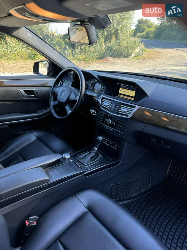 Седан Mercedes-Benz E-Class 2011 в Черновцах