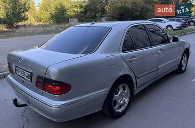 Седан Mercedes-Benz E-Class 2000 в 