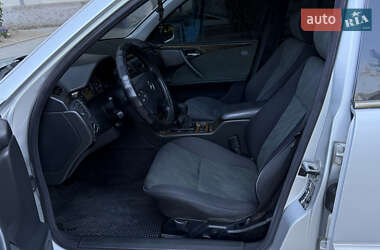 Седан Mercedes-Benz E-Class 2000 в 