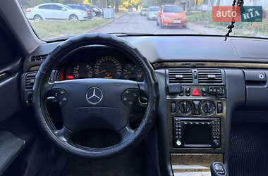 Седан Mercedes-Benz E-Class 2000 в 