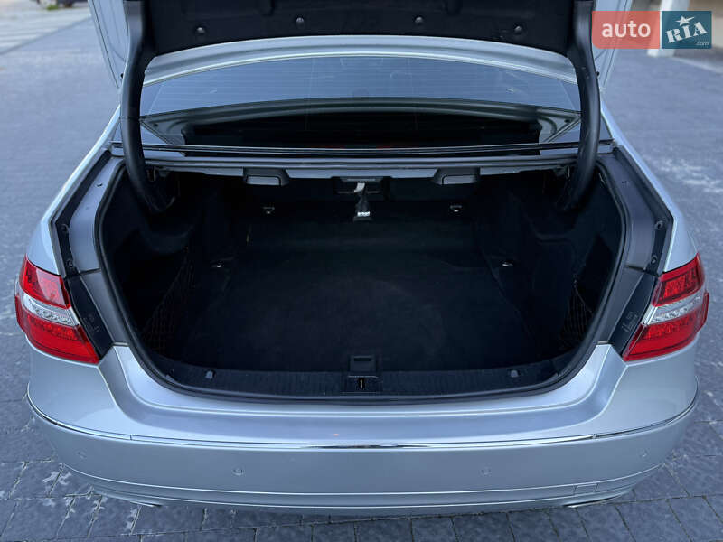 Седан Mercedes-Benz E-Class 2011 в Львове