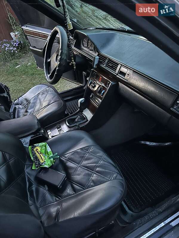 Седан Mercedes-Benz E-Class 1989 в Ратным