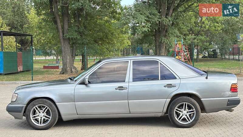 Седан Mercedes-Benz E-Class 1992 в Запоріжжі