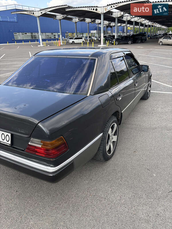 Седан Mercedes-Benz E-Class 1992 в Львові